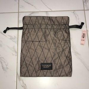 (BRAND NEW) Victoria’s secrets pouch